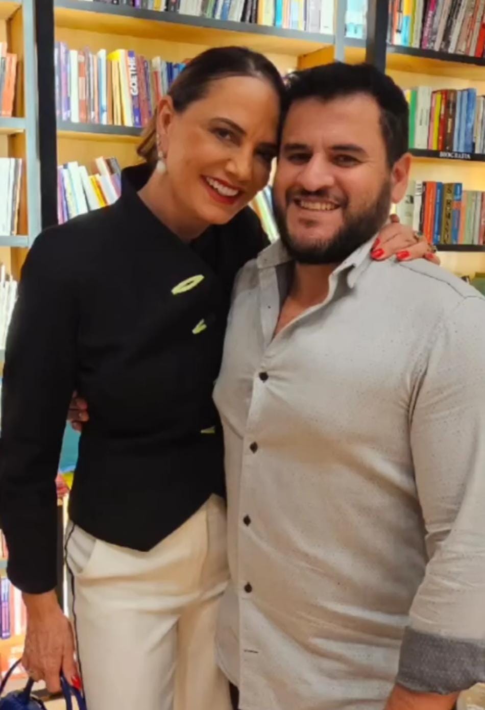Presidente fundador da CAV ao lado de Luiza Brunet em evento